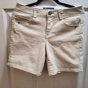Democracy "Ab"-solution shorts, Size 6, 7 inch inseam in "flax"
